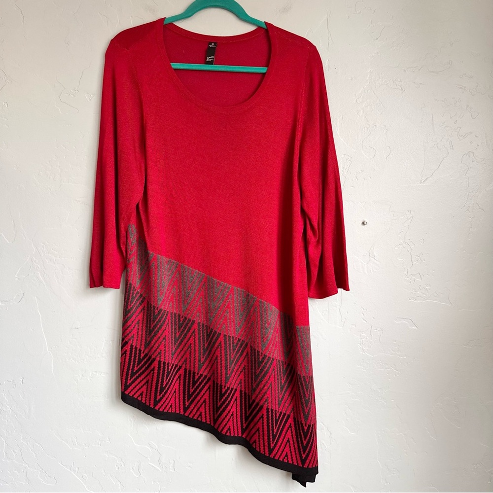 GNW Women's Asymmetrical Red Black Gray Geometric Knit Tunic Top Size 1X‎ EUC